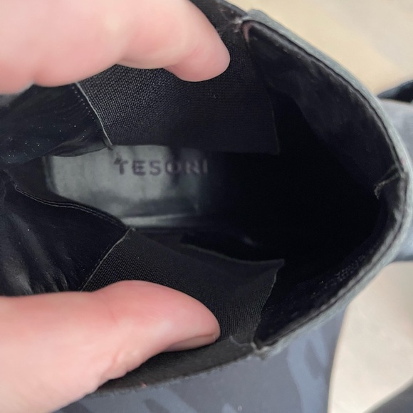 Tesori Black Leather Wedge Chelsea Boots size 10.5 - Picture 5 of 6